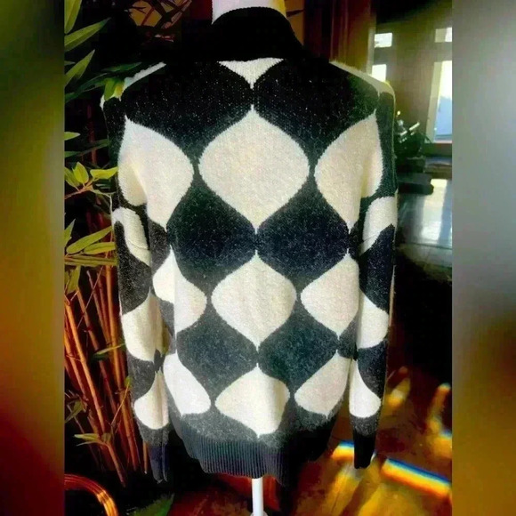 Ann Taylor Factory Sweater. NWT. Size Medium. Black and White. Long sleeve soft - Picture 4 of 10